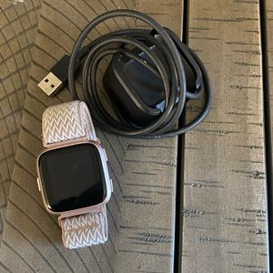 FITBIT SMART WATCH & CHARGER